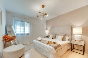 3 bedrooms, iron/ironing board, internet, bed sheets