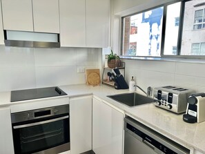 Réfrigérateur, plaque de cuisson