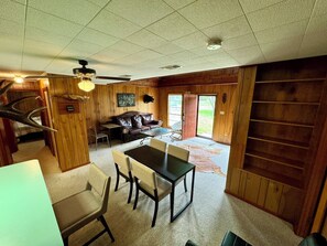 Interior - Spacious 4-bedroom house in charming Rockport with AC, WiFi BAR (Rockport)