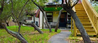 Spacious 4-bedroom house in charming Rockport with AC, WiFi BAR 