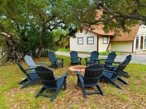 Property grounds - Spacious 4-bedroom house in charming Rockport with AC, WiFi BAR (Rockport)