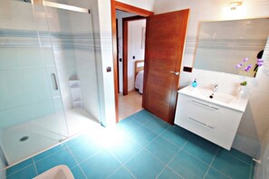 Shower, towels