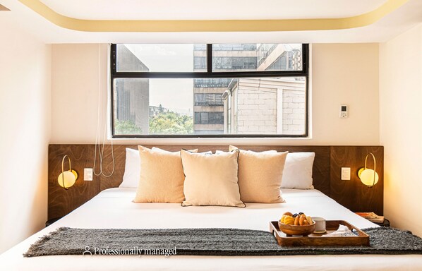 1 Schlafzimmer, Schreibtisch, Bügeleisen/Bügelbrett, Reisekinderbett