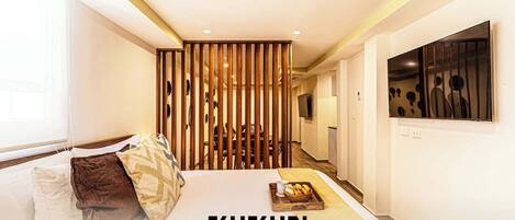 2 bedrooms, desk, iron/ironing board, travel cot