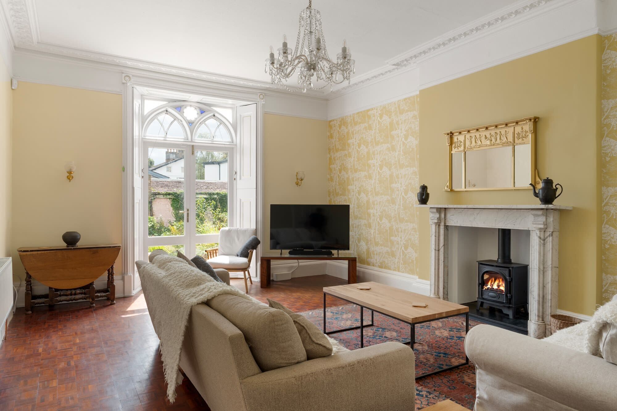 TV, fireplace, offices