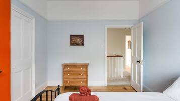 4 bedrooms, desk, iron/ironing board, WiFi