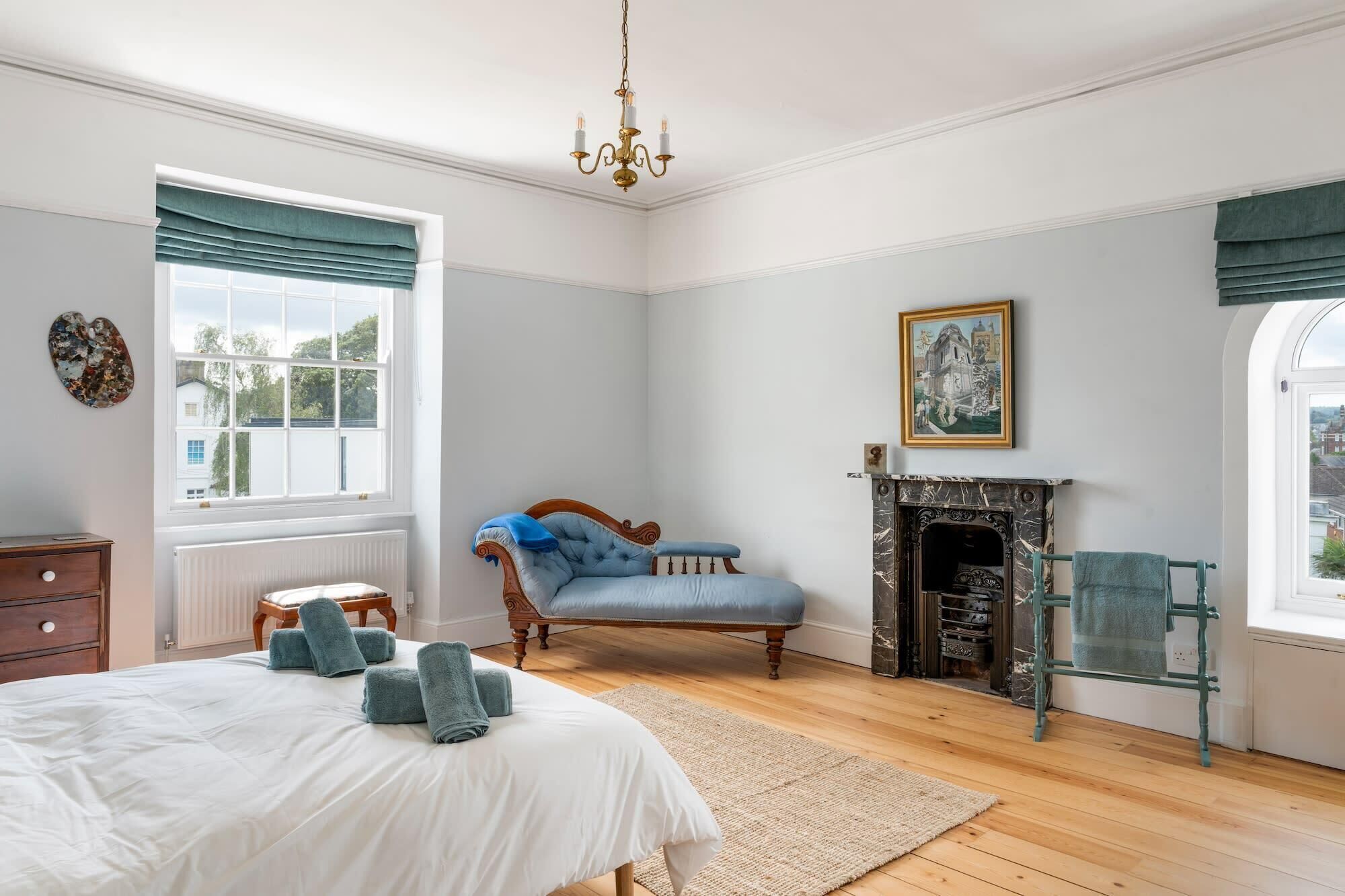4 bedrooms, desk, iron/ironing board, WiFi