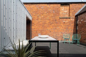 House, City View | Terrace/patio - The Emporium - Stylish 2BD in Winchcombe (Cheltenham)