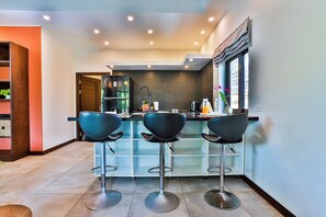 Wanjai Pool Villa | Cocina privada | Hervidor eléctrico