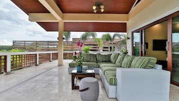 Sriprai Pool Villa | วิวระเบียง
