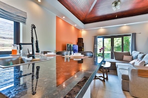 Wanjai Pool Villa | Living room - Cliff Haven Villa Krabi (Krabi)