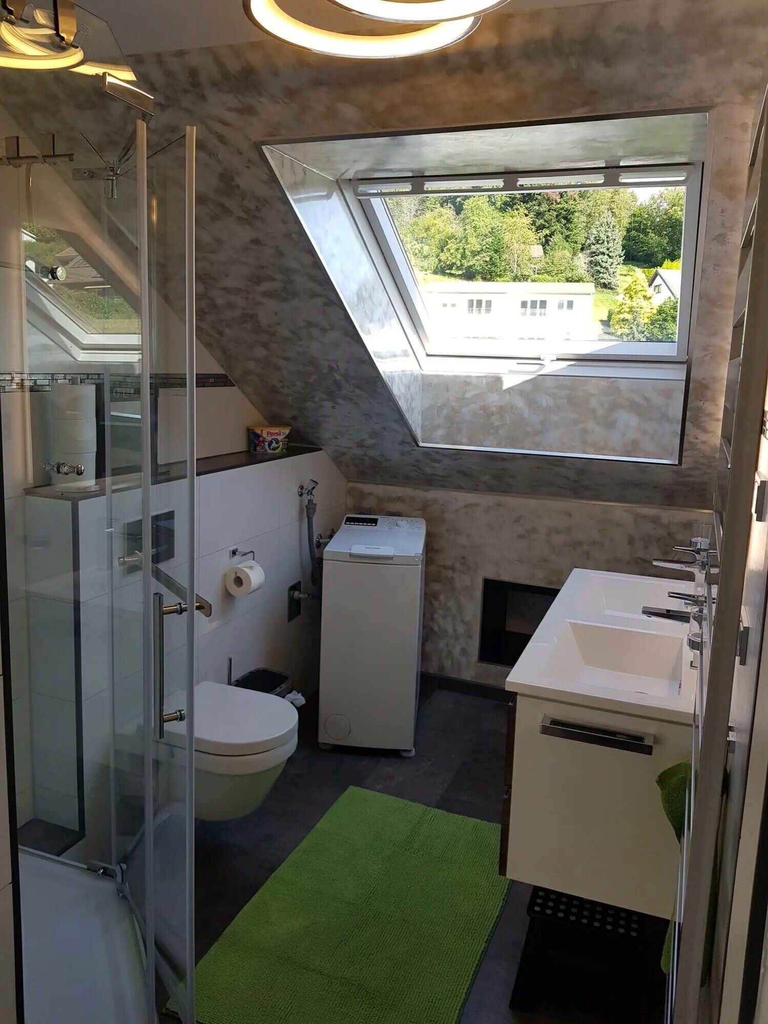 Dusche, Haartrockner, Handtücher