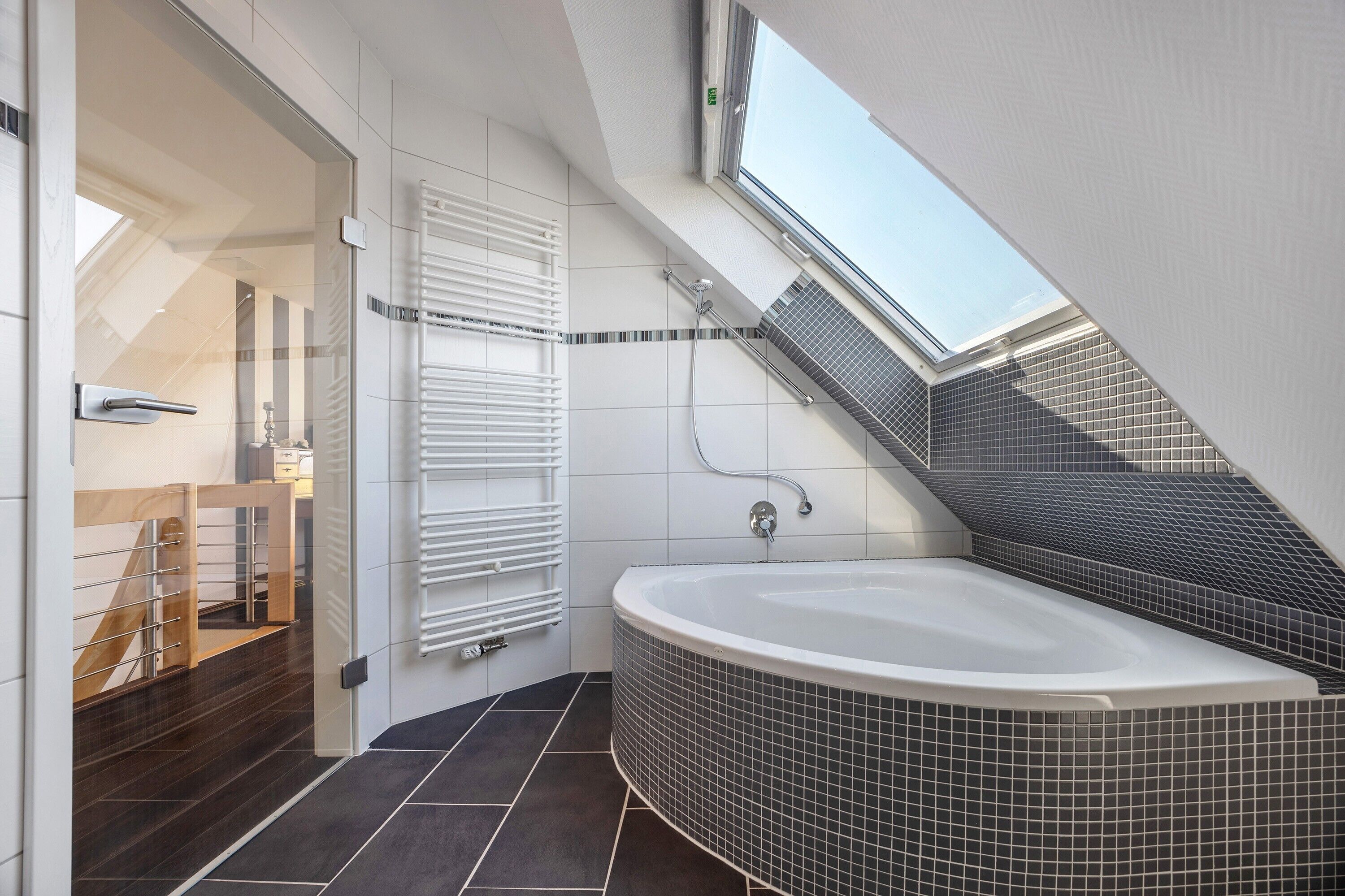 Een douche, een haardroger, handdoeken