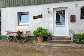 Exterior detail - Holiday Apartment 'Urlaub Auf Dem Mehrenshof' with Private Pool, Terrace and Wi-Fi (Gokels)