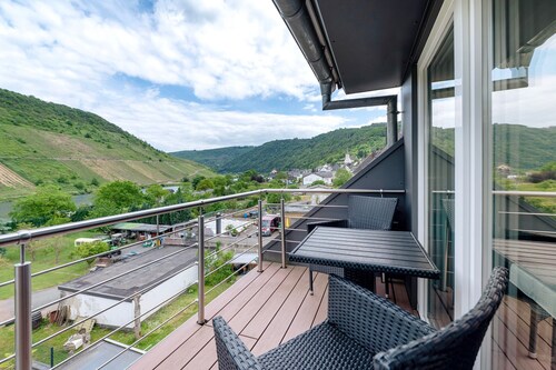 Apartment 'Moselnest' with Lake View, Shared Garden and Wi-Fi