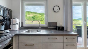 Kaffetrakter/tekoker, kjøleskap, mikrobølgeovn og ovn