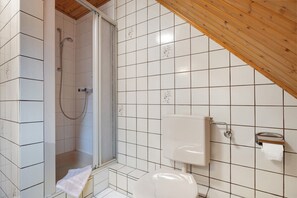 Een douche, handdoeken