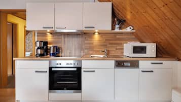 Køleskab, mikrobølgeovn, ovn, kogeplade