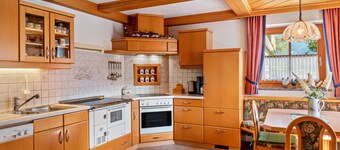 Vakantiewoning 'Biobergboerderij Bergzeit' met bergzicht, privéterras en wifi