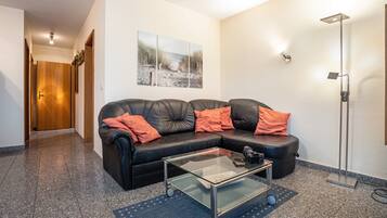 Fernseher, DVD-Player, Stereoanlage