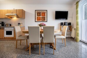 Dining - Apartment 'Haus Hügel  - Wohnung 3' with Balcony and Wi-Fi (Binz)