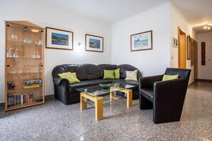 TV, DVD-spiller og stereoanlegg