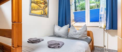 2 bedrooms, iron/ironing board, free WiFi, bed sheets