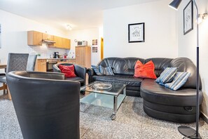 TV, DVD-spiller og stereoanlegg