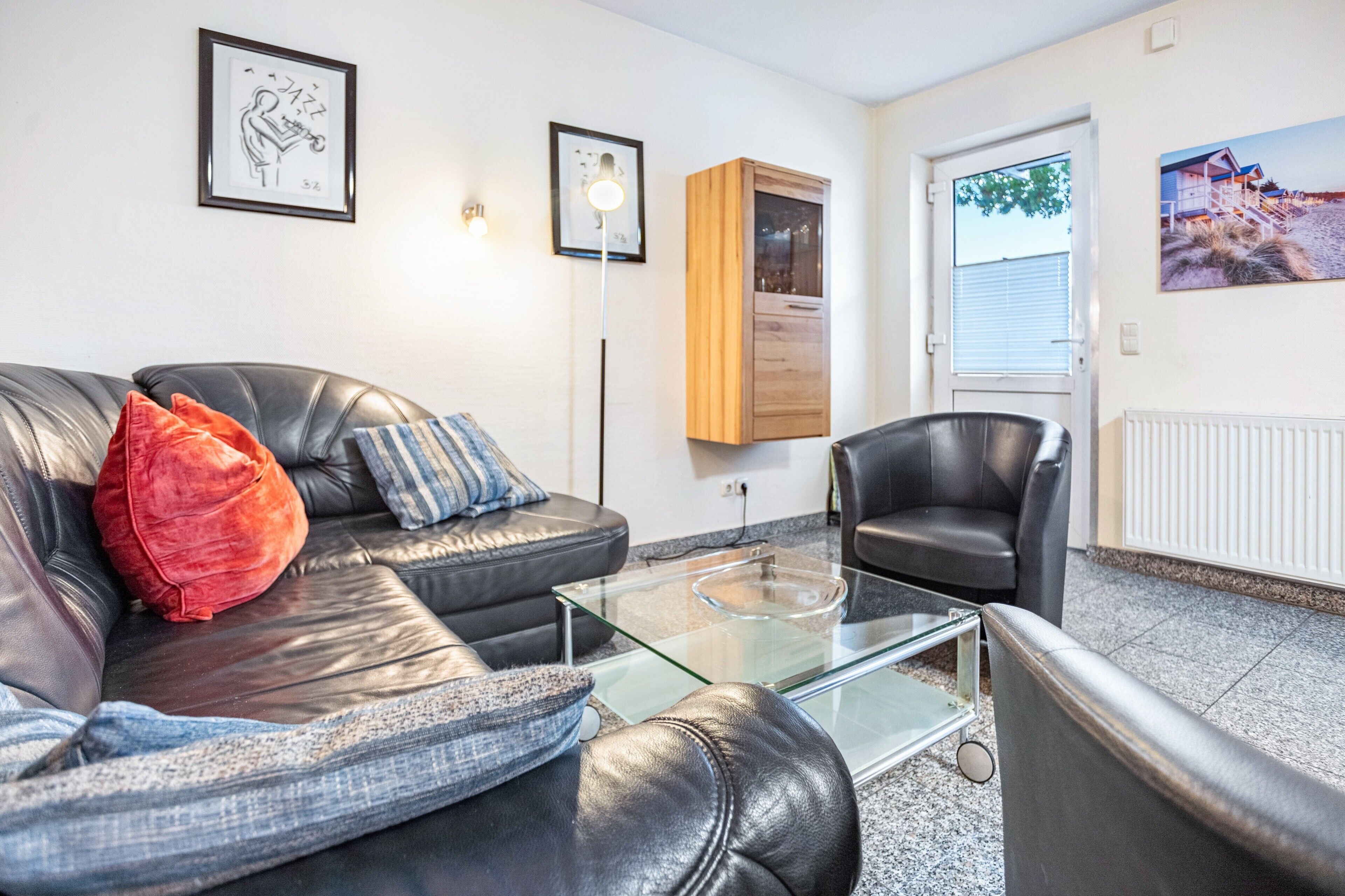 テレビ、DVD プレーヤー、ステレオ