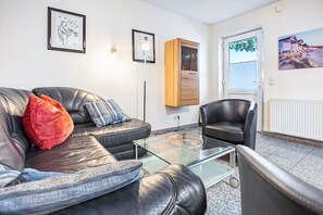 Fernseher, DVD-Player, Stereoanlage