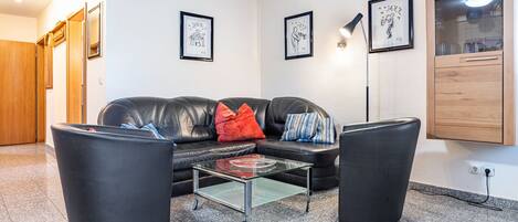 Fernseher, DVD-Player, Stereoanlage