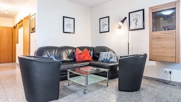 Fernseher, DVD-Player, Stereoanlage