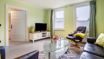 Fernseher, DVD-Player, Stereoanlage