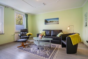 Télévision, lecteur de DVD, chaîne hi-fi