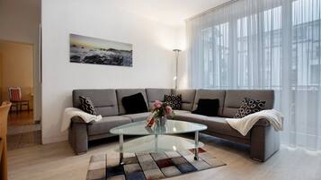 Fernseher, DVD-Player, Stereoanlage