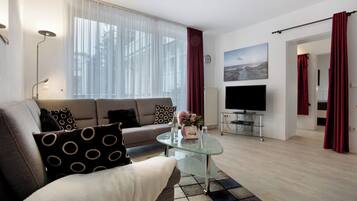 Fernseher, DVD-Player, Stereoanlage