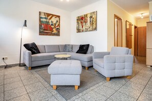 TV, lettore DVD, impianto stereo