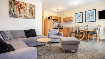 Fernseher, DVD-Player, Stereoanlage