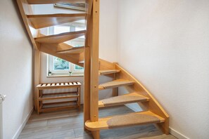 Interior - Apartment 'Bäckerhus - Ferienwohnung 4' with Private Terrace, Shared Garden and Wi-Fi (Wiek)