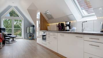 KĂŒhlschrank, Mikrowelle, Ofen, Herdplatte