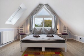 2 bedrooms, free WiFi - Apartment 'Bäckerhus - Ferienwohnung 4' with Private Terrace, Shared Garden and Wi-Fi (Wiek)