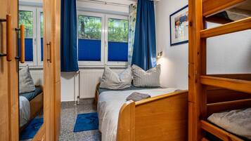 2 makuuhuonetta, silitysrauta/-lauta, ilmainen Wi-Fi, vuodevaatteet