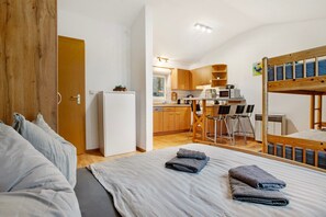 1 bedroom, iron/ironing board, free WiFi, bed sheets - Holiday Home 'Datscha' with Private Terrace, Private Garden and Wi-Fi (Binz)