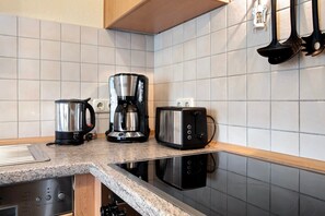 Fridge, microwave, oven, stovetop - Apartment 'Haus Frohsinn - Wohnung 4' with Balcony and Wi-Fi (Ostseebad Binz)