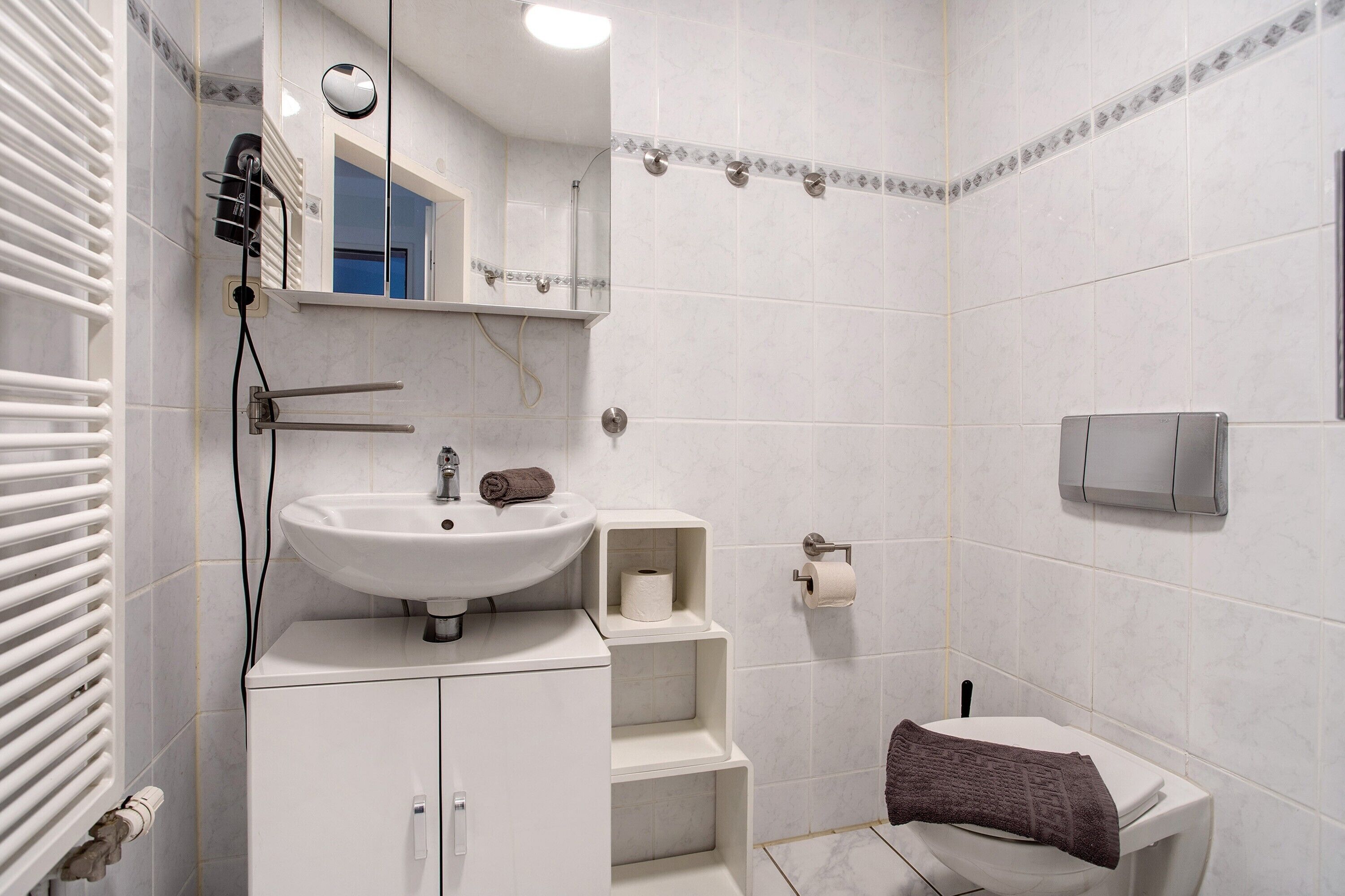 Douche, sèche-cheveux