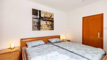 2 bedrooms, WiFi (free), bed sheets