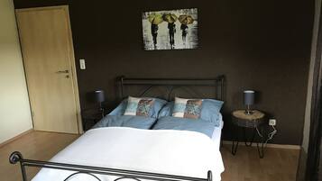 2 bedrooms, iron/ironing board, free WiFi, bed sheets