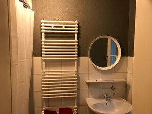 Ducha, secador de pelo, toallas