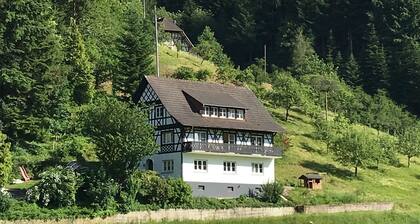 Apartment 'Ferienwohnung Hesselbach' with Private Terrace, Shared Garden and Wi-Fi
