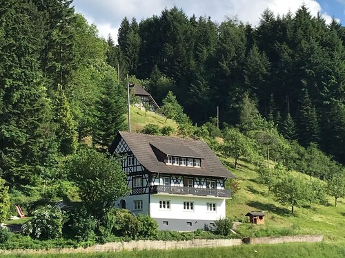 Ferienwohnung Hesselbach" mit privater Terrasse, Gemeinschaftsgarten und Wi-Fi